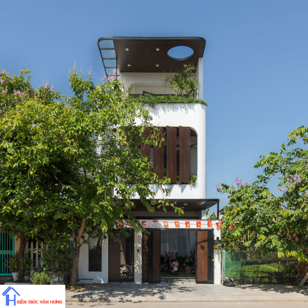 NHÀ PHỐ 3 TẦNG 2 MẶT TIỀN